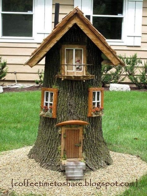 Knome Houses Tree Stump Diy, Gnome Tree Stump House, Stump House, Fairy Tree Houses, Tree House Diy, Fairy Garden Designs, Fairy Garden Crafts, Tree House Designs, Fairy Tree