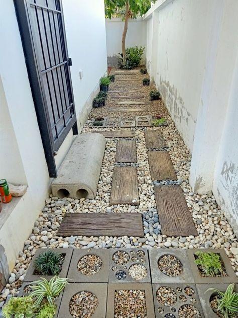 These ideas for yard dirt are great to think about. Gravel is a simple way to make your place look better. It's cheap and easy to take care of, and yo... Check more https://cfeer.com/35-side-yard-landscaping-ideas-with-stones-easy-to-care-and-save-budget/ Side Yard Landscaping Ideas, Ideas For Yard, Terrace Designs, Beautiful Terrace, Side Yard Landscaping, Dog Yard, Garden Decor Projects, Yard Landscaping Ideas, Terrace Design