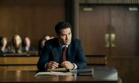 Netflix's latest legal drama, The Lincoln Lawyer, sees hotshot LA attorney Mickey... Scream Film, Sullivan Stapleton, Lincoln Lawyer, Top Drama, Boston Legal, Neve Campbell, Netflix Dramas, Michael Connelly, Family Law Attorney