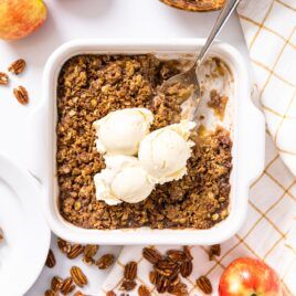 Easy Apple Crisp Baked Apple Topping, Apple Crisp With Oatmeal, Healthy Fall Desserts, Healthy Apple Crisp, Gluten Free Apple Crisp, Oatmeal Toppings, Easy Apple Crisp Recipe, Eating Bird Food, Winning Recipes