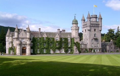 Balmoral, Aberdeenshire, Scotland Balmoral Castle, Old Castle, Chateau Medieval, Castle Mansion, Real Estat, Castles In Scotland, Scotland Castles, Royal Residence, Scottish Castles