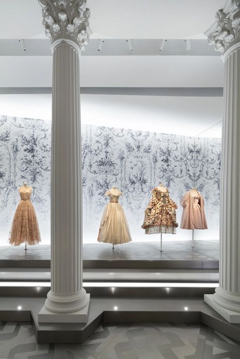 Dior Designer Of Dreams, Hamish Bowles, Dior Fashion Show, Christian Dior Designer, Museum Fashion, Denver Art Museum, Brooklyn Museum, Christian Dior Haute Couture, Dior Designer