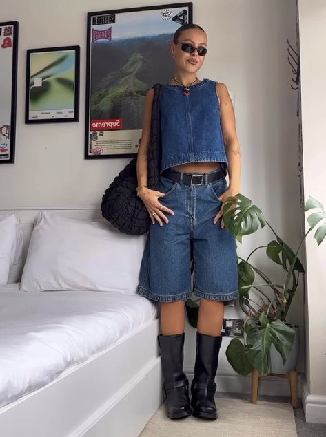 Navy Capris Outfit, Denim Capris Outfit, Long Denim Shorts Outfit, Denim Shorts Outfit, Mode Inspo, Fashion Fits, Outfit Inspo Fall, Outfit Goals, Mode Vintage