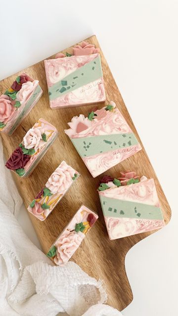 Spring Soap Ideas, Handmade Soap Packaging, Soap Design Ideas, Cold Process Soap Designs, Homemade Soap Bars, Diy Soap Bars, Săpunuri Handmade, Fancy Soap, Handmade Soap Recipes