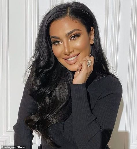 Diy Face Mask Recipes, Mask Recipes, Huda Kattan, Beauty Entrepreneur, Honey Mask, Face Mask Recipe, Black Hair Color, Home Tips, Dark Brown Hair Color