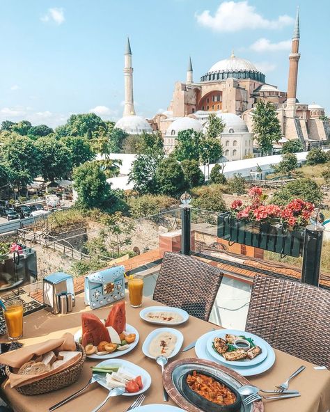 Found the cutest Rooftop in Istanbul 🌙 Oh and how amazing is Turkish food please?! 😋 Thx to @turkishairlines for showing us the best spots in the city 🤗❤ Istanbul Turkey Photography, Visit Istanbul, Istanbul Photography, Visit Turkey, Istanbul City, Budapest Travel, Seven Hills, Istanbul Travel, Hagia Sophia