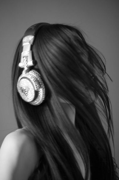 Girl with headphones. #headphones #cans #music http://www.pinterest.com/TheHitman14/headphones-microphones-%2B/ Dj Portrait, Girl With Headphones, Cool Tech Gadgets Electronics, Gadgets Technology Awesome, In Aesthetic, Celebrity Look Alike, Music Headphones, I'm With The Band, Electronics Design