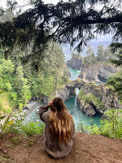 #pnwonderland #pnw #brookings #oregon #beach #aesthetic Manzanita Oregon Coast, Oregon Picture Ideas, Pnw Coast Aesthetic, Pnw Beach Aesthetic, Salem Oregon Aesthetic, Oregon House Aesthetic, Oregon Travel Aesthetic, Pnw Core, Portland Oregon Aesthetic