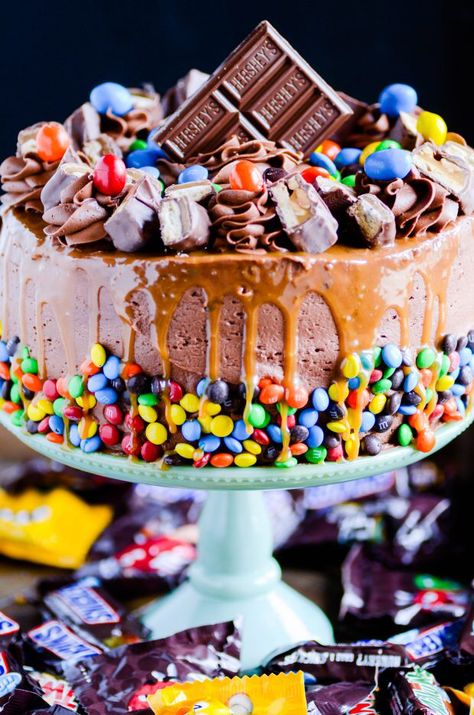 Candy Bar Cheesecake Cake - Something Swanky Hershey Bar Cakes, Candy Bar Cake, Cheesecake Cake Recipes, Red Birthday Cakes, Chocolate Candy Cake, Bar Cake, Candy Birthday Cakes, Candy Cakes, Cheesecake Cake