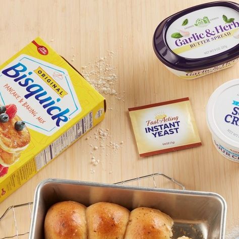 Sour Cream Dinner Rolls, Quick Sour Cream Dinner Rolls, Betty Crocker Quick Sour Cream Dinner Rolls, Sour Cream Rolls, Hot Rolls, Quick Biscuits, Crescent Recipes, Betty Crocker Recipes, Garlic Herb Butter