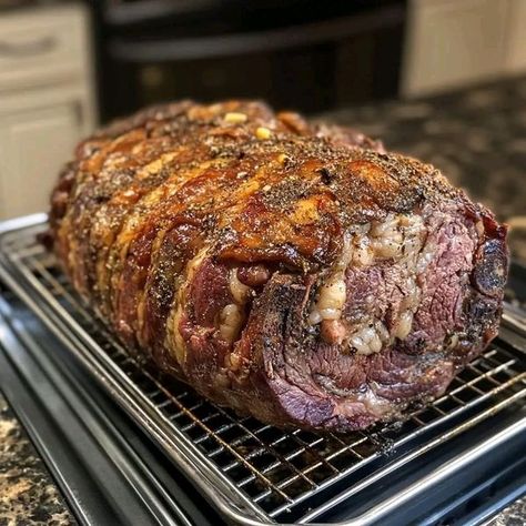 Super old recipes | Prime Rib recipe for Christmas - OMG😱 DON'T LOSE THIS😋 Prime Rib For A Crowd, Garlic Butter Prime Rib Recipe, Slow Cooker Prime Rib, Perfect Prime Rib, Rib Recipe, Grandma's Recipes, Prime Rib Recipe, Steak And Mushrooms, Prime Rib Roast