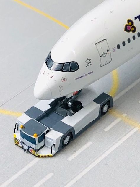 Airplane Wallpaper, Thai Airways, Airport Design, Business Class, Slot Cars, Model Airplanes, Aircraft