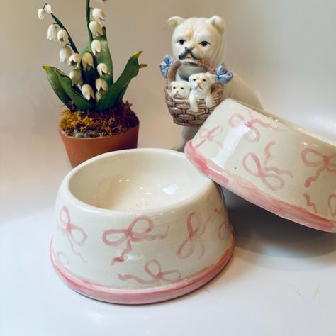 Hand painted pale pink bows bowl. Whimical, flowy,  Perfect for small dog or cat. Small holds 1 dry cup Signed on bottom Pink Dog Bowl, Aesthetic Dog Stuff, Cute Dog Stuff, Cute Dog Bowls, Preppy Dog, Cute Dog Toys, Getting A Kitten, Ceramic Dog Bowl, Dog Water Bowls