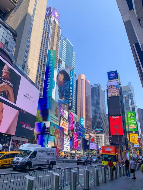 City Billboard Aesthetic, Nyc Billboard Aesthetic, Billboard Signs Aesthetic, New York Shopping Aesthetic, Billboard New York, Billboard Aesthetic, Nyc Billboard, City Billboard, Ny Aesthetic