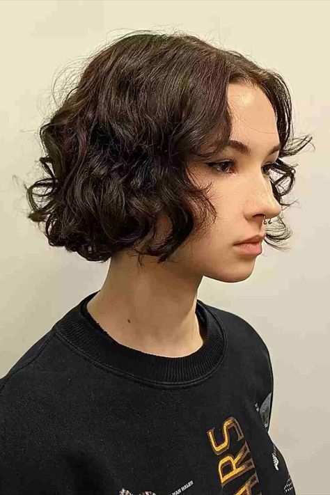 Face-Framing Short Layered Bob with Loose Curls Haircuts For Oval Shaped Face, Oval Shaped Face, Short Layered Bob, Platinum Blonde Bobs, Curly Lob, Blonde Lob, Layered Bob Short, New Hairstyles, Face Framing Bangs