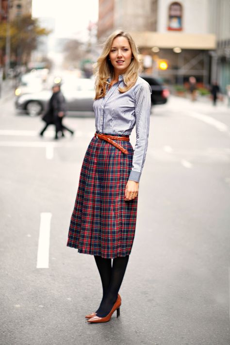 Plaits, Pleats, and Plaid Retro Plaid Skirt Outfit, Tartan Skirt Outfit, Maxi Skirt Work, Pioneer Fashion, Indie Outfits Vintage, Classy Cubicle, Apostolic Outfits, Melinda Gordon, Plaid Skirt Outfit