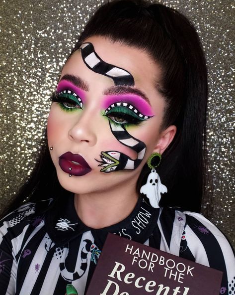 Halloween Makeup Artist, Mermaid Makeup Halloween, Beetlejuice Makeup, Beetlejuice Sandworm, Holloween Makeup, Cute Halloween Makeup, Cool Halloween Makeup, Beetle Juice, Halloween Eye Makeup