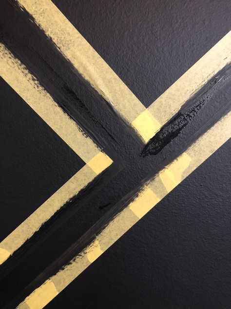 How To Paint A Matte/Gloss Accent Wall Black Wall Painting Ideas, Black Wall Paint Ideas, Black And Gold Accent Wall, Black Wall Design, Abstract Accent Wall, Black Wall Bedroom Ideas, Black Wall Ideas, Black Wall Paint, Black Accent Wall Bedroom