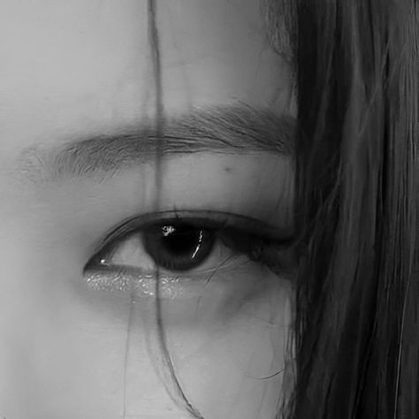 Eyes Wallpaper, Photos Of Eyes, Black Hair Kpop, Blackpink Poster, Profile Pictures Instagram, Jen Videos, Jennie Kim Blackpink, Blackpink Photos, الرسومات اللطيفة