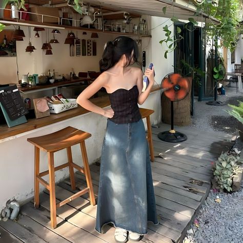 Denim Skirt Styling, Instagram Cafe, Skirt Styling, 일본 패션, Estilo Indie, Long Skirt Outfits, Everyday Fashion Outfits, Casual Day Outfits, Casual Style Outfits