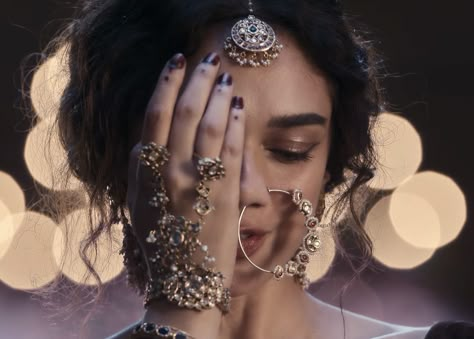 Aditi Rao Hydari Padmavati, Ethnic Aesthetic, Aditi Rao Hydari, Desi Fits, Desi Aesthetics, Aditi Rao, Indian Princess, Beautiful Mehndi, Desi Aesthetic