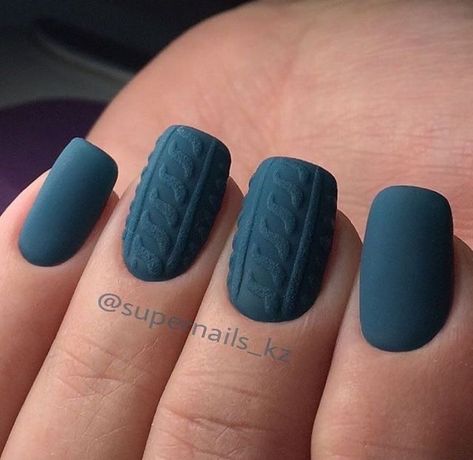 Dark Blue Sweater Nails, Simple Nail Ideas Winter, Winter Sns Nails, Blue Sweater Nails, January 2023 Nails, January Nail Colors 2023, January Nails Ideas 2023, January Nails 2023, January Nail Colors