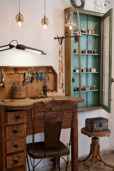 Silversmith Studio Ideas, Jewelry Studio Space, Jewelry Studio Organization, Jewellers Bench, Workshop Studio, Casa Vintage, Creative Workspace, Workspace Inspiration, Craft Room Office