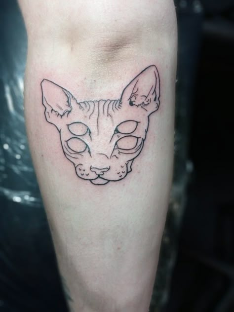 Www.instagram.com/lilboo.tat2 Distorted line work cat tattoo design flash arm tattoo linework tattoo Arm Tattoo Linework, Sphinx Tattoo, Cat Face Tattoos, Cat Tattoo Design, Tattoo Linework, Emo Tattoos, Linework Tattoo, Funky Tattoos, Cat Tattoo Designs