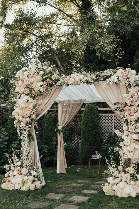 Wedding Huppa, Modern Chuppah, Wedding Chuppah Flowers, Huppah Wedding, Ceremony Tent, Wedding Backdrop Ideas, Chuppah Flowers, Wedding Pergola, Save Wedding