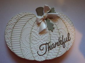 Diy Thanksgiving Cards, Thanksgiving Cards Handmade, Carte Halloween, Pumpkin Cards, Diy Thanksgiving, Embossed Cards, Thanksgiving Cards, Thanksgiving Crafts, Fall Cards