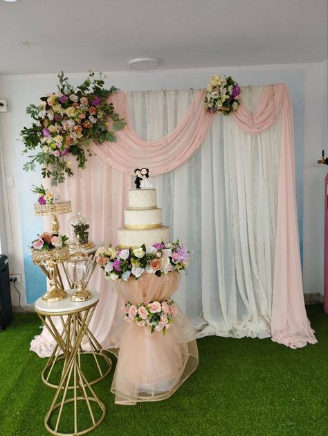 Bridal Shower Stage Decorations, Backdrop Ideas For Photos, 18th Birthday Backdrop Ideas, Wedding Cake Backdrop Ideas, Engagement Decorations At Home, Red Wedding Arch, Wedding Cake Backdrop, Cake Backdrops, Small Wedding Decor