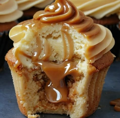 Ideas For Snacks For Party, Salted Caramel Cupcakes Easy, Caramel Cupcakes Decoration, Caramel Stuffed Cupcakes, Call Cupcake Flavors, Gooey Salted Caramel Cupcakes, Vanilla And Caramel Cupcakes, Butter Pecan Cupcake With Caramel Filling, Rumchata Cupcakes Recipe