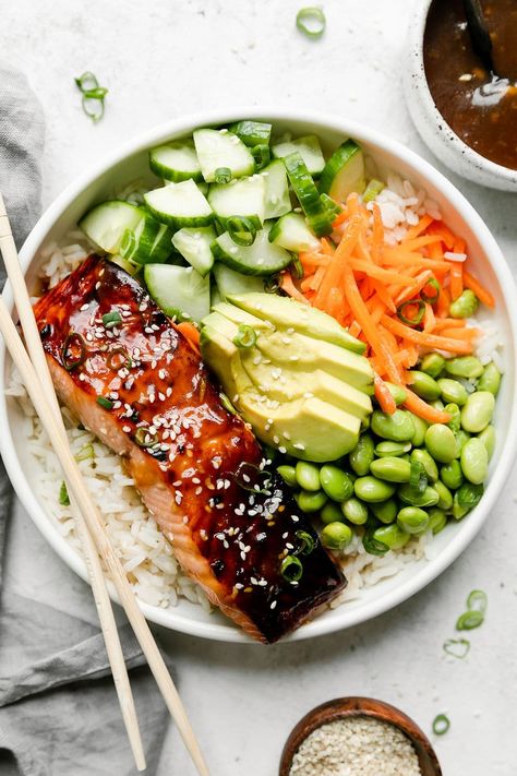 Teriyaki Salmon Bowl (Easy 30 Minute Dinner) Salmon Bowl Easy, Teriyaki Salmon Bowl, Meal In A Bowl, Broiled Salmon, 30 Minute Dinners, Salmon Bowl, Teriyaki Salmon, Salmon And Rice, Weeknight Dinner Recipes Easy