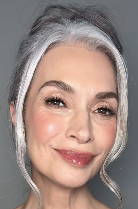 Aging Well Women, Old Women Makeup, 40 Year Old Makeup Ideas, Makeup For 40 Year Old Women, Old Woman Makeup, Grandma Makeup, Old Lady Makeup, Mother Of The Bride Makeup, Mother Of Bride Makeup