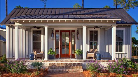 Palmetto Cottage (SL-2009) by Court Atkins Group for Southern Living House Plans! – ArtFoodHome.com Modern Farmhouse Cottage, Southern Living House, Guest House Plans, Southern Living House Plans, Beach House Plans, Southern House Plans, Cottage Style Decor, Bungalow Design, Cottage Plan