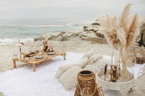 Proposal Setup, Luxury Picnic, Picnic Decorations, Corporate Event Planning, Romantic Picnics, Fruit Infused Water, Perfect Proposal, Picnic Rug, Marriage Proposal