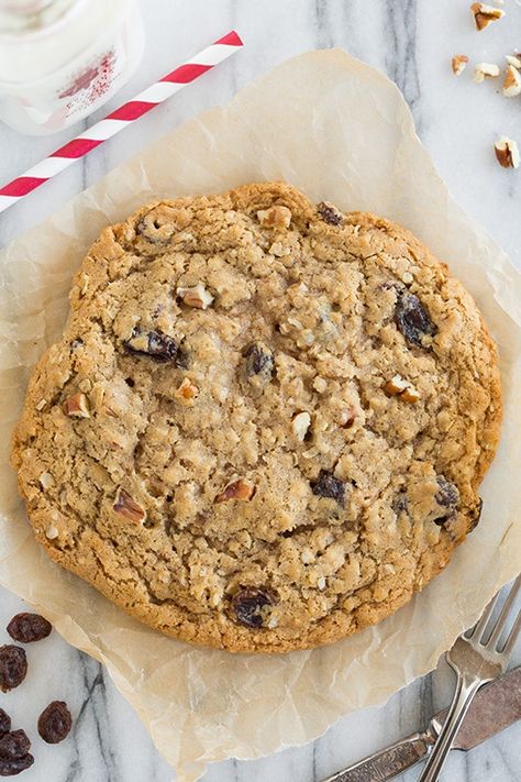 Since I've already posted two recipes for a single cookie (one chocolate chip cookie and one 3-ingredient peanut butter cookie) I decided why not keep a go One Chocolate Chip Cookie, Cowboy Cookie Recipe, Oatmeal Raisin Cookie, Single Cookie, Raisin Cookie, Recipe For One, Cookie Recipes Oatmeal Raisin, White Chocolate Chip Cookies, Dessert For Two