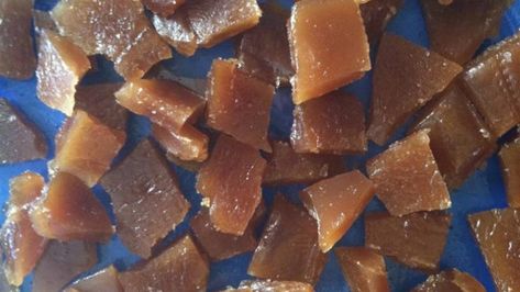 Brown sugar, white sugar, butter and vinegar go into these hard candies flavored with a hint of vanilla. Maple Candy Recipe, Maple Fudge Recipes, Maple Syrup Candy, Maple Sugar Candy, Maple Fudge, Hard Candy Recipes, Butterscotch Candy, Maple Candy, Brittle Recipes