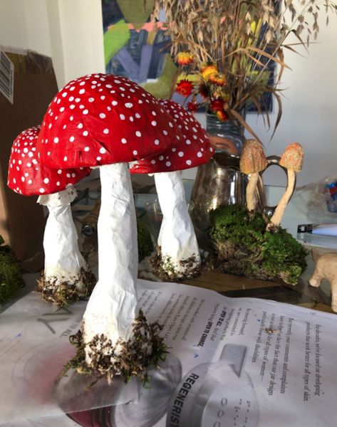 Paper Mache Mushroom, Halloween Land, Totoro Party, Spring Dance, Alice In Wonderland Tea Party Birthday, Art Final, Painting The Roses Red, Mushroom Crafts, Fairy Garden Party