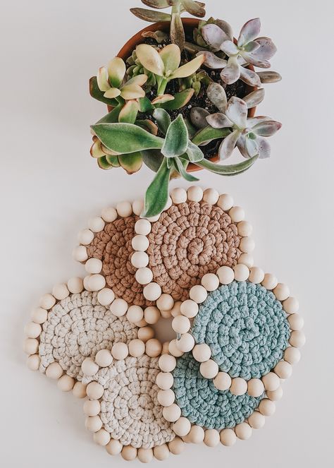 Macrame Round, Coaster Projects, Macrame Coasters, Macrame Home Decor, Macrame Ideas, Macrame Decor, Boho Dekor, Crochet Heart, Macrame Projects