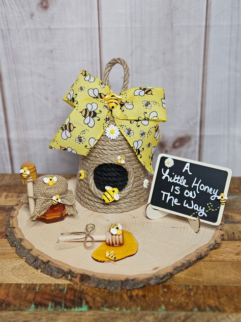 🍯A LITTLE HONEY IS ON THE WAY 🐝This is an ADORABLE set of Bee themed items. 9-inch real wood piece, Jute Beehive, faux honey jar and spilled honey dipper. 🍯 🐝Perfect for Bee Theme baby shower, Great Bee theme Centerpiece, What Will It Bee gender reveal, Meant To Be Wedding/Bridal shower, 1st Birthday, or it will BEE just a great addition to your tiered tray   🌻New mom gift idea🌻 🌻The wood piece is 8x9 inches (one side measures across 9 inches the other measures 8 inches.) 🐝Beehive is handmade with jute rope and is hollow. It measures 7 inches tall with loop and 4.5 inches wide, without loop it is 4.5 inches high. **Comes with a decorative bow that can easily be removed if you prefer. If you want a different color of bow, please message me and I will be happy to change it. 🍯Honey d What Will Baby Bee Gender Reveal, Honey Bee Baby Shower Ideas, Bee Centerpiece Ideas, Bee Baby Shower Theme Decoration, Bumble Bee Baby Shower Ideas, Bee Baby Shower Decoration, Bee Hive Craft, Theme Baskets, Honey Bee Baby Shower