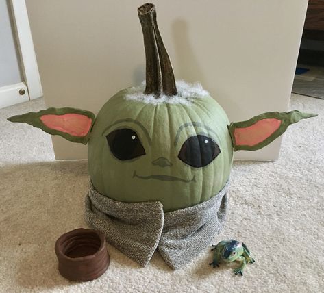 Baby Yoda inspired pumpkin Starwars Painted Pumpkin, Pumpkins Decorating Ideas Paint, Grogu Pumpkin Painting, Starwars Pumpkin Painting Ideas, Pumpkin Character Ideas, Starbucks Pumpkin Painting, Baby Yoda Pumpkin Painting, Pumpink Decoration Ideas, Cute Pumpkin Painting Ideas Disney