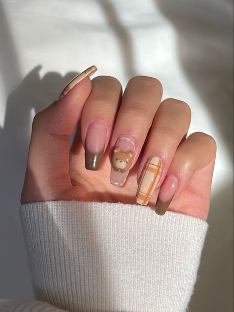 3d Teddy Bear Nails Acrylic, Cute Bear Nails Korean, Brown Kawaii Nails, Cute Acrylic Nail Designs Medium Length, Teddy Bear Nails Acrylic, Brown Bear Nails, Winter Nails Neutral, Tik Tok Nails, Nails Teddy Bear