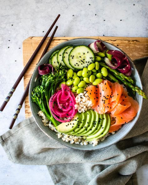 Salmon Sushi Bowl, Veggie Lettuce Wraps, Smoked Salmon Sushi, Sushi Bowl Recipe, Poke Bowl Recipe, Crockpot Healthy, Sushi Bowl, Salmon Sushi, Healthy Bowls