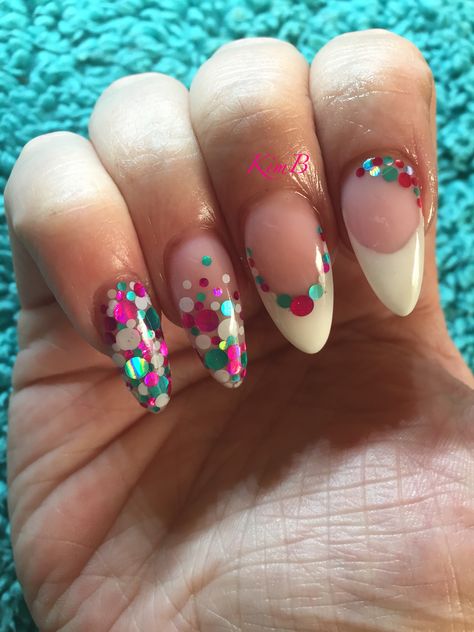 My own! Confetti nails 😍 Instagram @prettynailsbykim Confetti Nails Acrylic, Nails Confeti, Celebration Nails, Nails Verano, Bright Nail Art, Beach Nail Designs, Fun Summer Nails, Confetti Nails, Summer Nails Beach