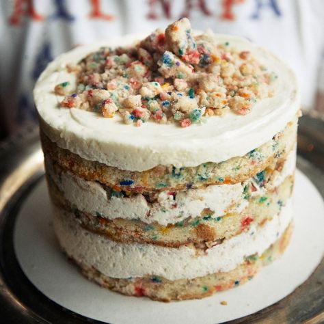 Is this birthday cake recipe a project? Yes, it certainly is. But you can tackle it one component at a time and work well in advance of party day. Milk Bar Birthday Cake, Momofuku Milk Bar, Cake Wraps, Layer Cake Recipes, Funfetti Cake, Smitten Kitchen, Birthday Cake Recipe, Milk Bar, Cake Bars