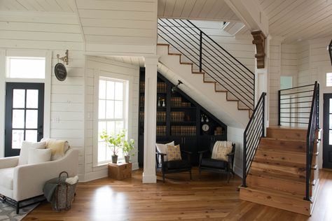 The wonderful home designed by Chip and Joanna Fixer Upper Magnolia House Living Room Joanna Gaines, Joanna Gaines House, تحت الدرج, Magnolia Fixer Upper, Magnolia House, Fixer Upper House, Magnolia Market, Chip And Joanna Gaines, Farmhouse Interior