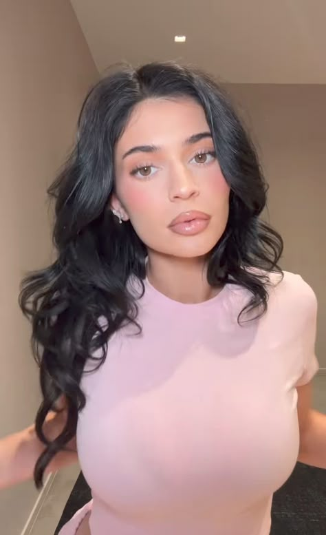 Kylie Jenner ✨✨✨ Kylie Jenner Makeup 2024, Kylie Jenner Hair Short, Kylie Jenner Brown Hair, Kylie Jenner Bob, Kylie Jenner 2018, Kylie Jenner Hairstyles, Kylie Core, Kylie Jenner Short Hair, Kylie Cosmetics Store