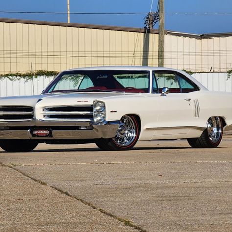 Restomod 1966 Pontiac Catalina 2+2 owned by Rick built by Goolsby Customs #musclecars #musclecar #restomod #restomods #protouring Land Yacht, Pontiac Catalina, Pro Touring, Drag Cars, Muscle Cars, Cars, Building