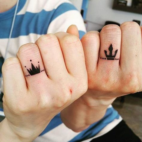 Crown Ring Tattoo, Married Couple Tattoos, Crown Tattoos, Ring Tattoo Designs, Cute Couple Tattoos, Tattoos Infinity, Couple Tattoos Unique, Ring Finger Tattoos, Finger Tattoo Designs